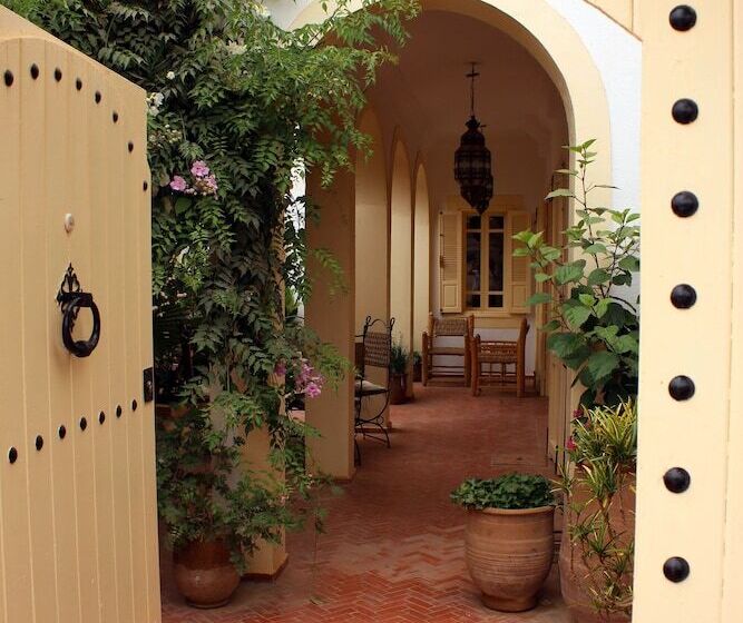 Пансион Tifawin Home And Garden