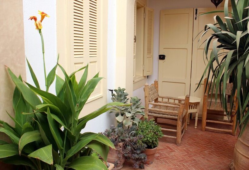 Пансион Tifawin Home And Garden