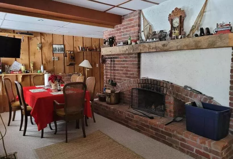 Majatalo Bowering Lodge