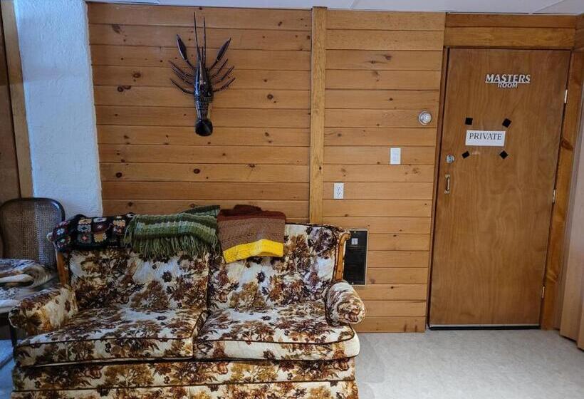 Пансион Bowering Lodge