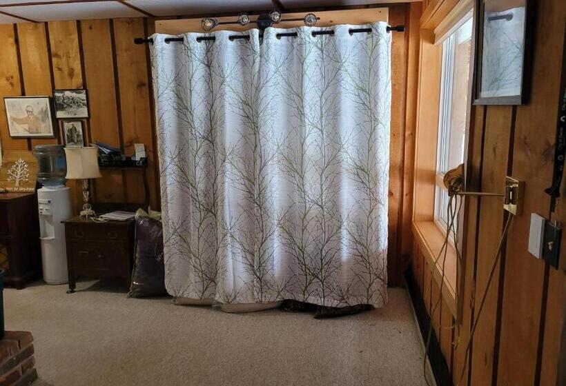 Пансион Bowering Lodge