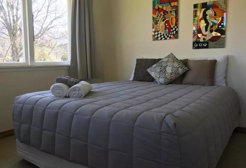 Majatalo Close To Picton Town