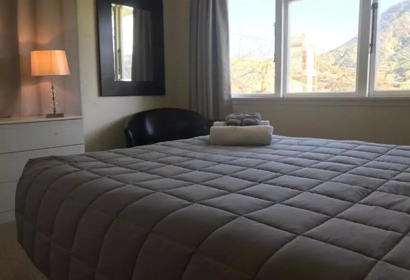 Majatalo Close To Picton Town