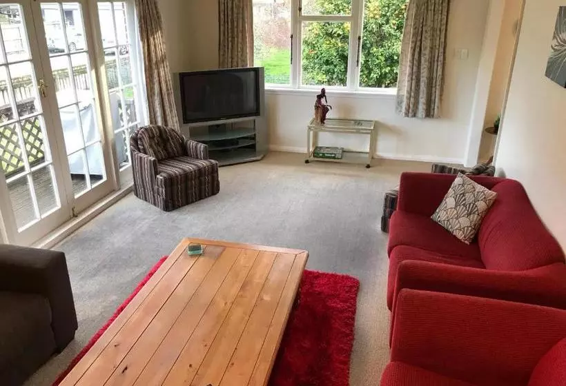 Majatalo Close To Picton Town