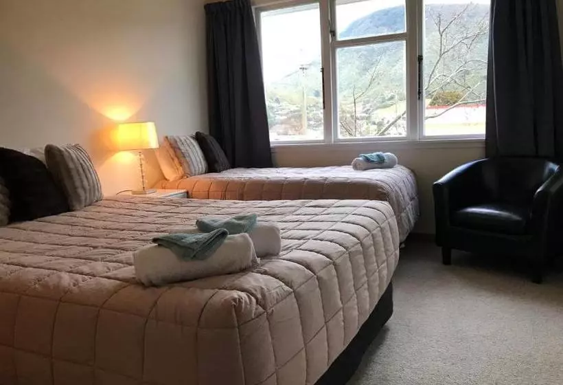 Majatalo Close To Picton Town