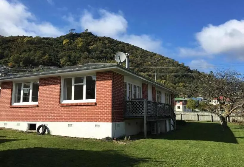 Majatalo Close To Picton Town