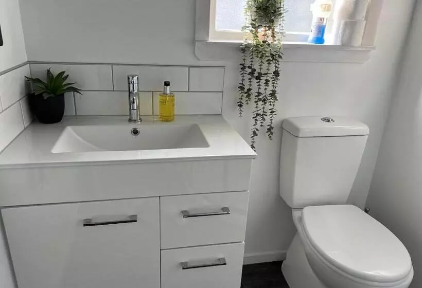 Majatalo Close To Picton Town