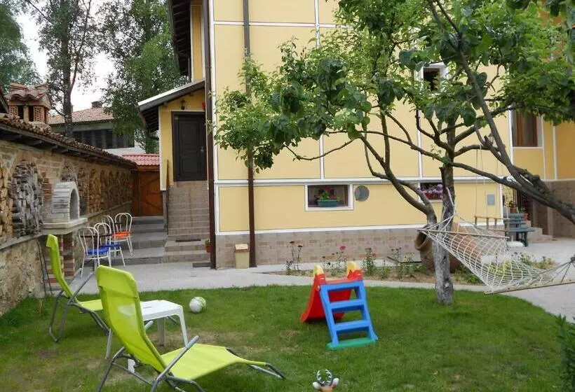 Majatalo Guest House Tsenovi