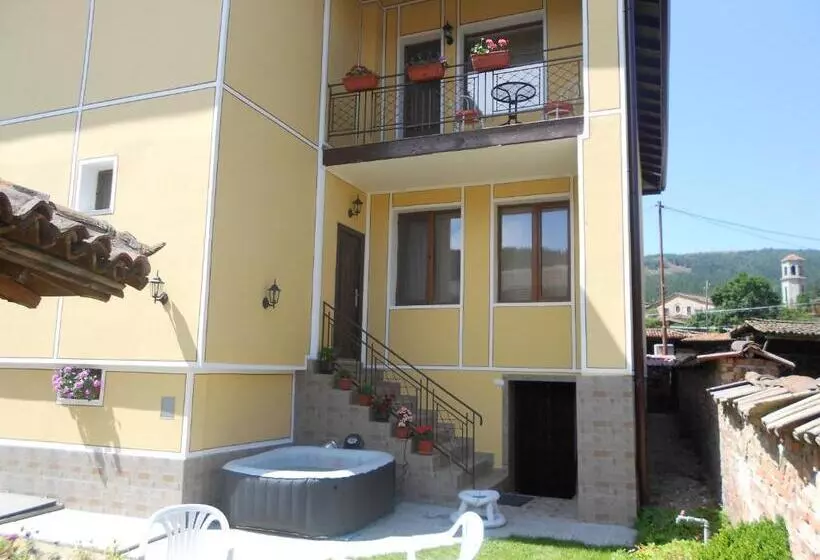 Majatalo Guest House Tsenovi