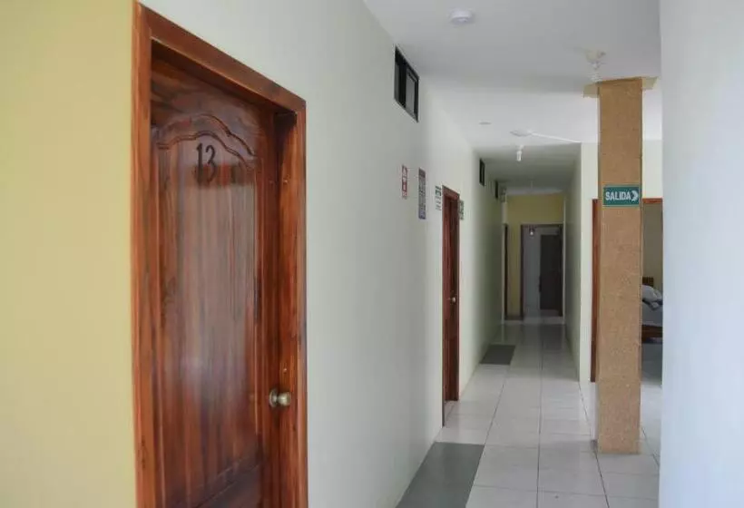 ペンション Hostal Andry