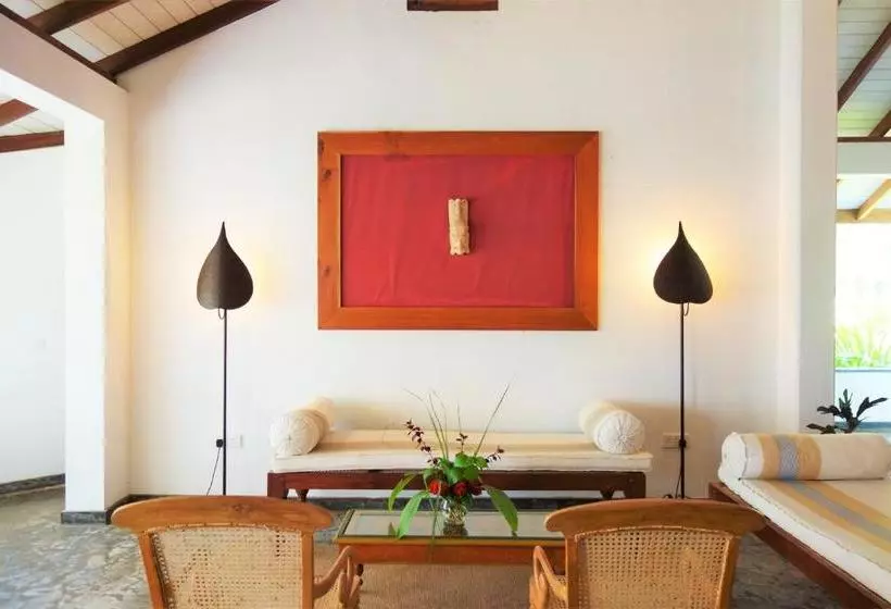 Hotelli Amuura Beach