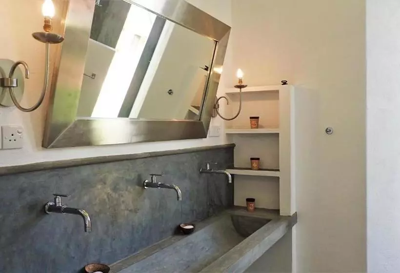 Hotelli Amuura Beach