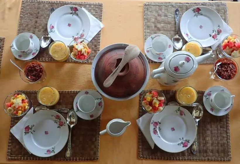 Hotelli Amuura Beach