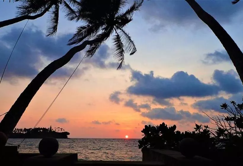 Hotelli Amuura Beach