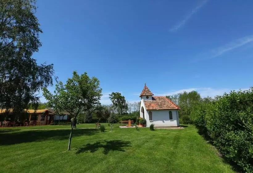 ペンション Volcz Családi Birtok