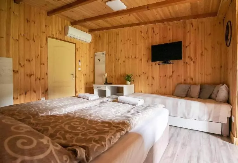 ペンション Volcz Családi Birtok