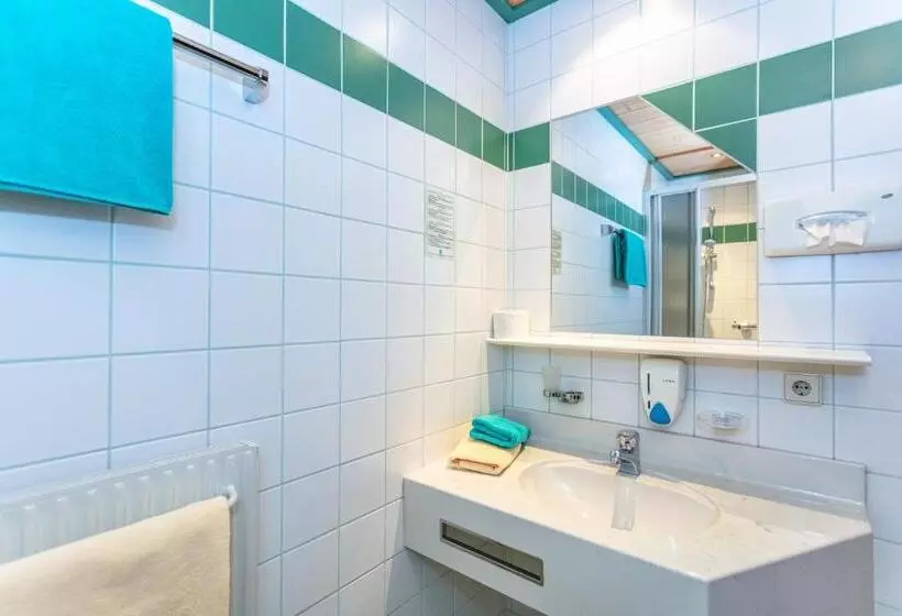 ユースホステル Landgasthof Neuwirt