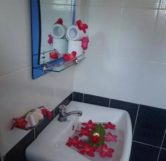 Retkeilymaja Suwani Pinnawala Homestay