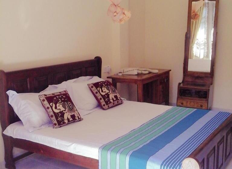 Vandrarhem Suwani Pinnawala Homestay