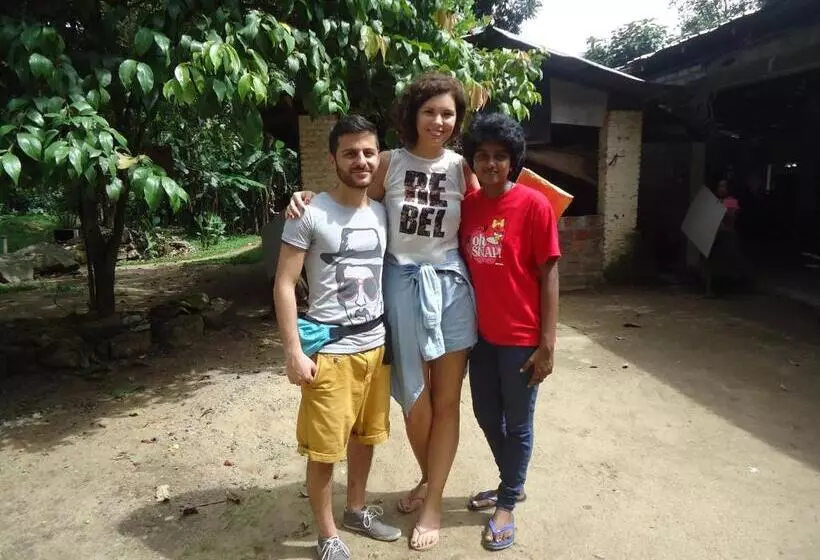 Retkeilymaja Suwani Pinnawala Homestay