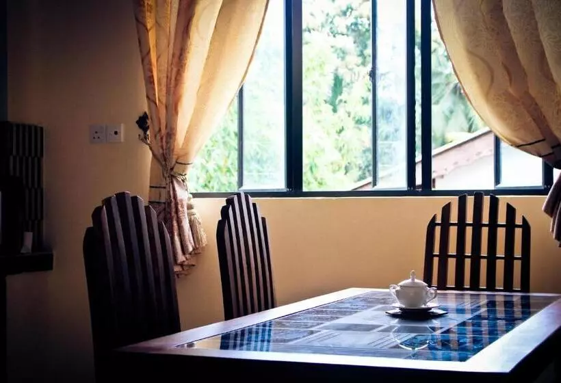 Retkeilymaja Suwani Pinnawala Homestay