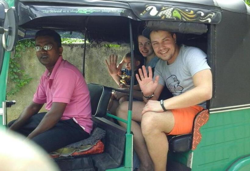 Schronisko Suwani Pinnawala Homestay