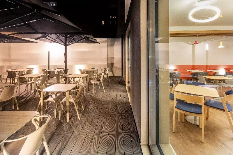 هتل Holiday Inn Express   Lisbon   Plaza Saldanha, An Ihg
