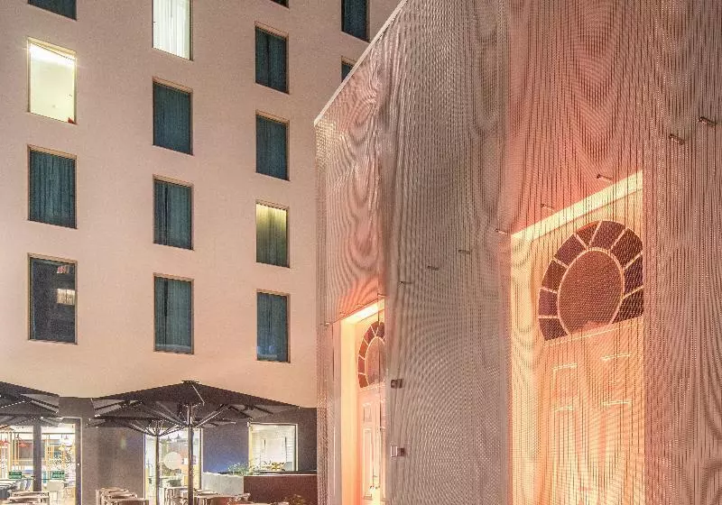 هتل Holiday Inn Express   Lisbon   Plaza Saldanha, An Ihg