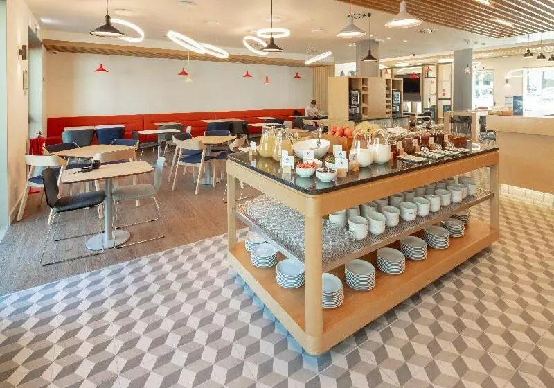 هتل Holiday Inn Express   Lisbon   Plaza Saldanha, An Ihg