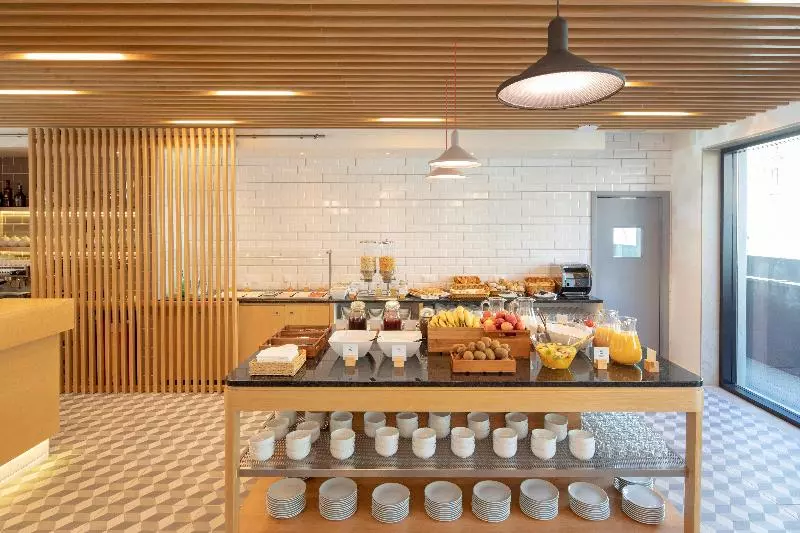 هتل Holiday Inn Express   Lisbon   Plaza Saldanha, An Ihg