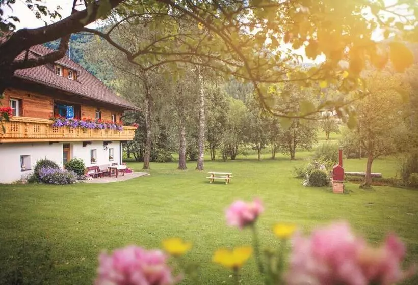هتل Raderhof