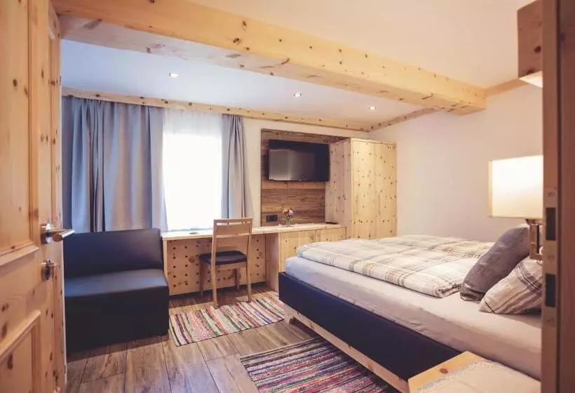 هتل Raderhof