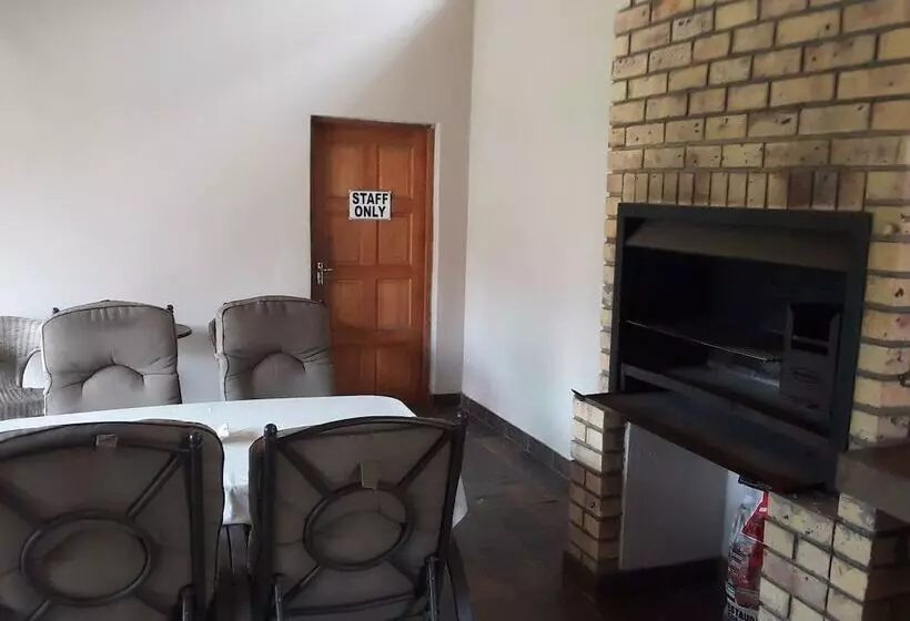 Majatalo Boer And Brit Self Catering Guest House