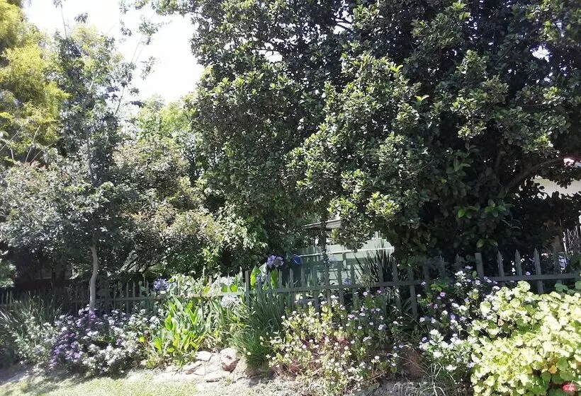 Majatalo Boer And Brit Self Catering Guest House