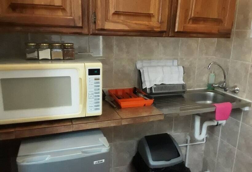 بنسيون Boer And Brit Self Catering Guest House