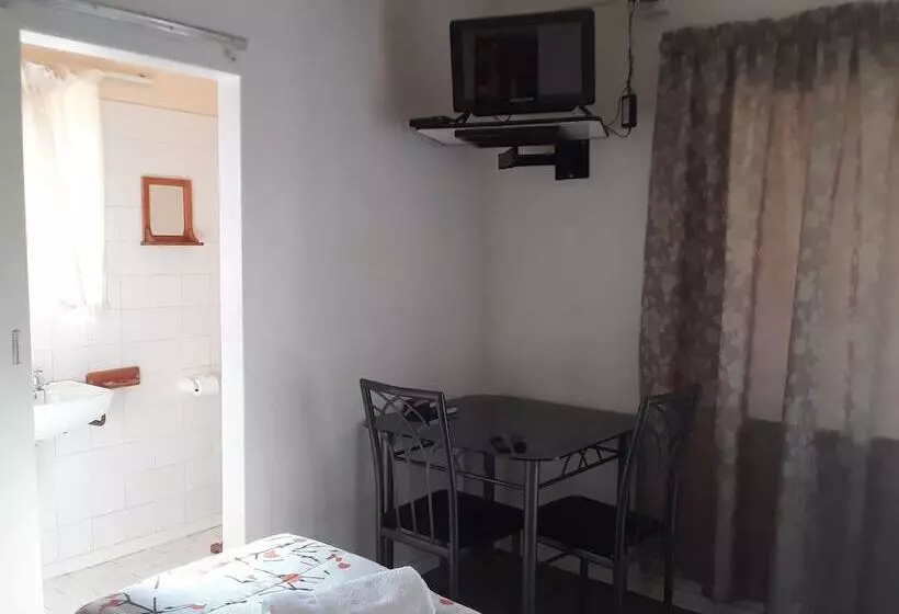 Majatalo Boer And Brit Self Catering Guest House