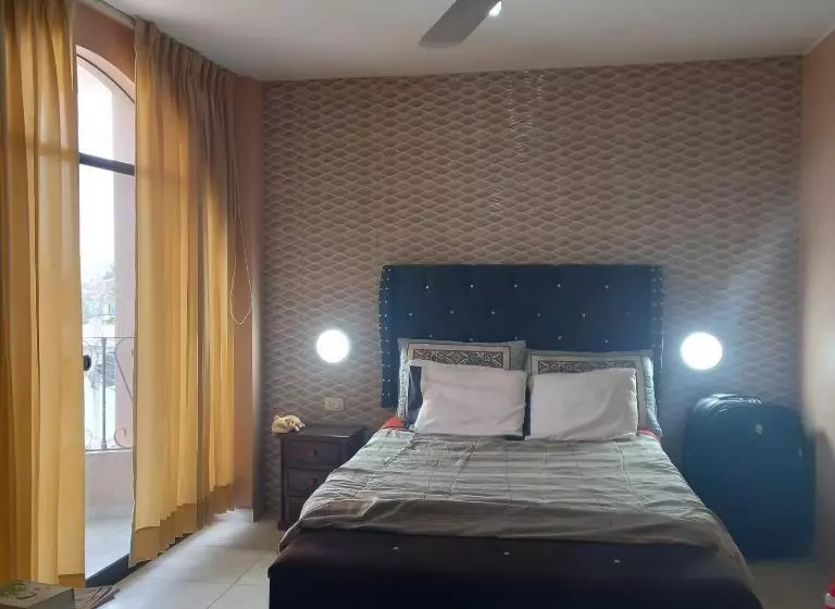 پانسیون Hostal Luren
