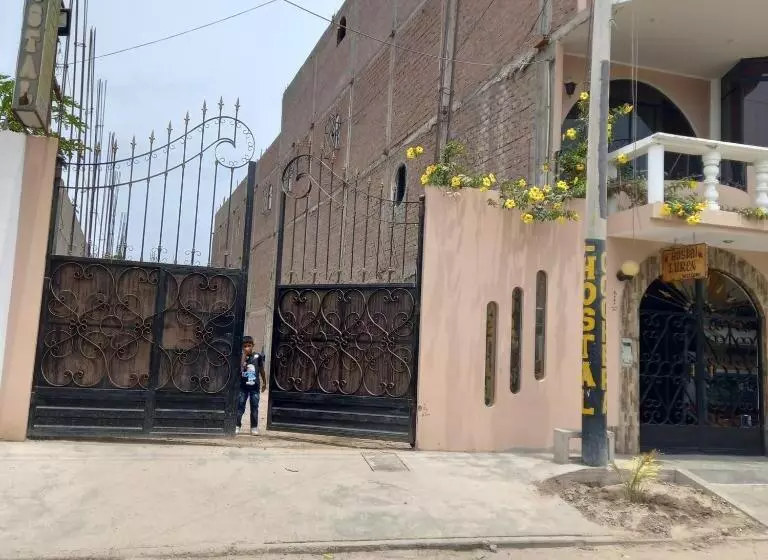 پانسیون Hostal Luren