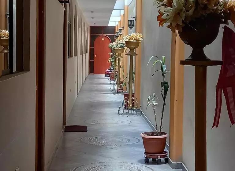 پانسیون Hostal Luren