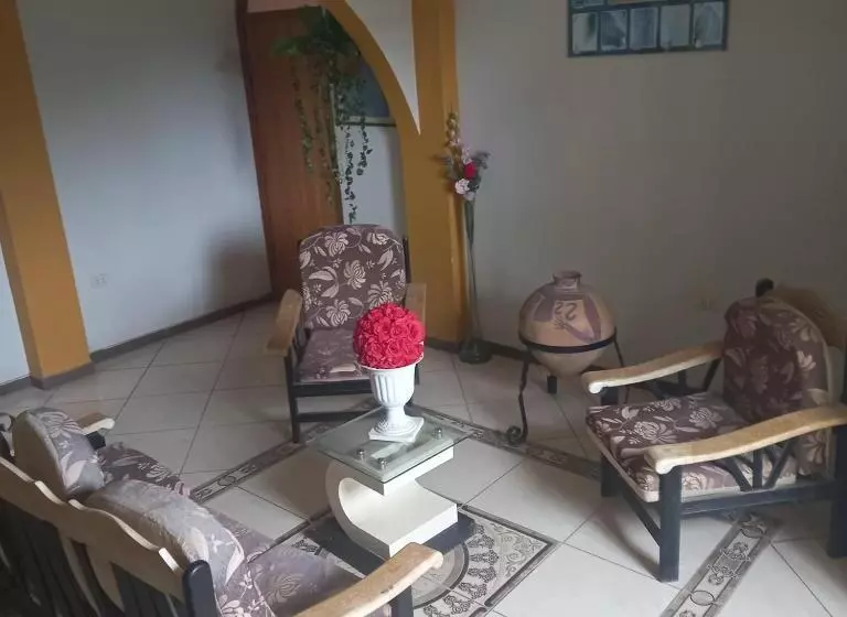پانسیون Hostal Luren