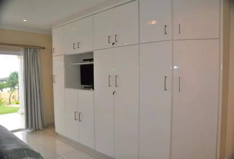 پانسیون King Palm Self Catering Suite