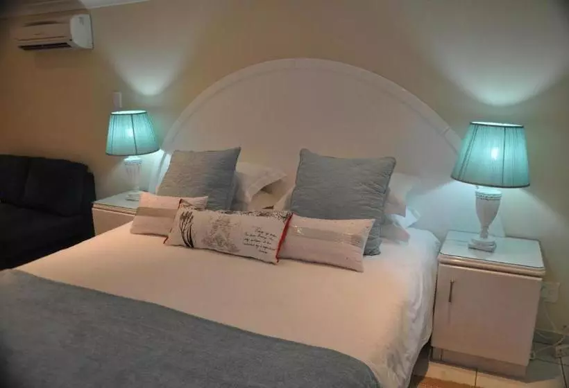 پانسیون King Palm Self Catering Suite