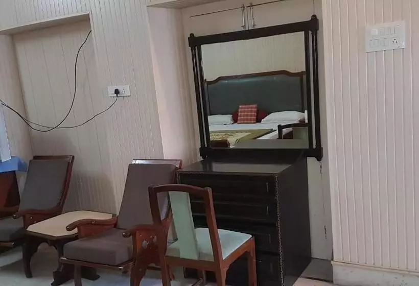 پانسیون Tourist Guest House