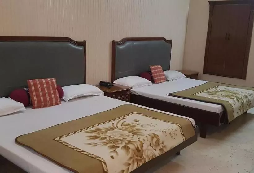 پانسیون Tourist Guest House