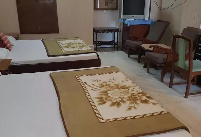 پانسیون Tourist Guest House