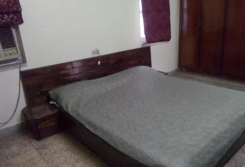 پانسیون Tourist Guest House