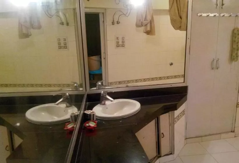 پانسیون Tourist Guest House