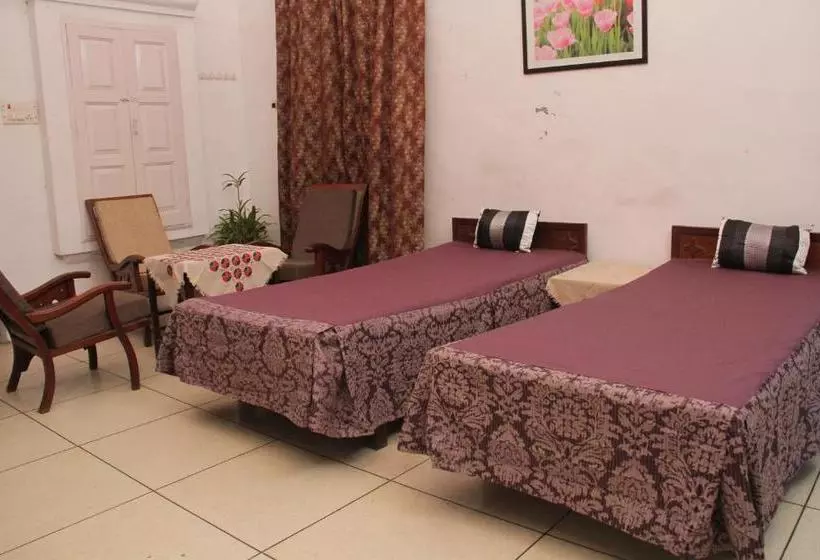 پانسیون Tourist Guest House