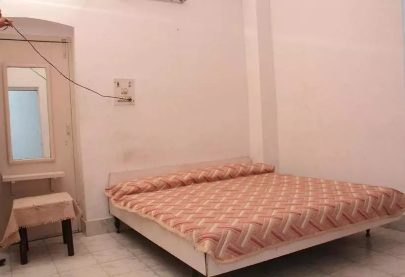 پانسیون Tourist Guest House