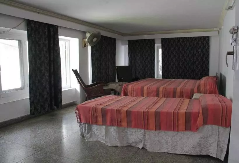 پانسیون Tourist Guest House